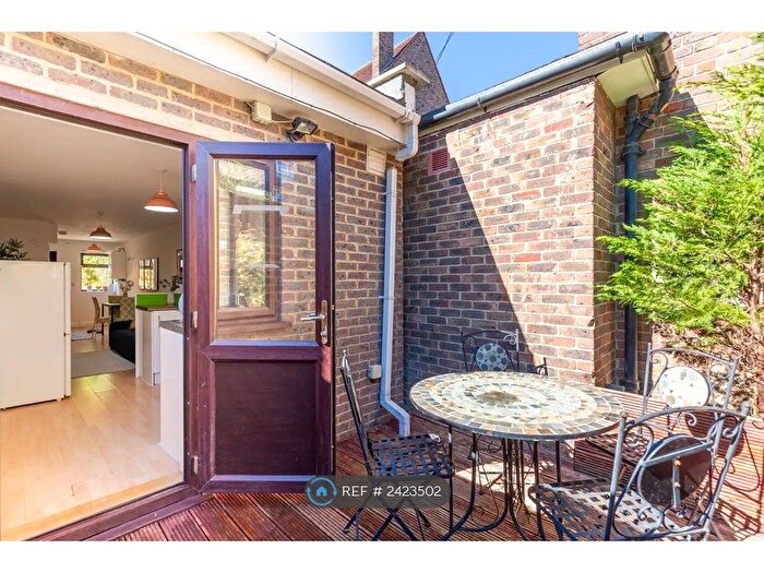 2 Bedroom End Of Terrace House To Rent In Ambergate Street, London, SE17