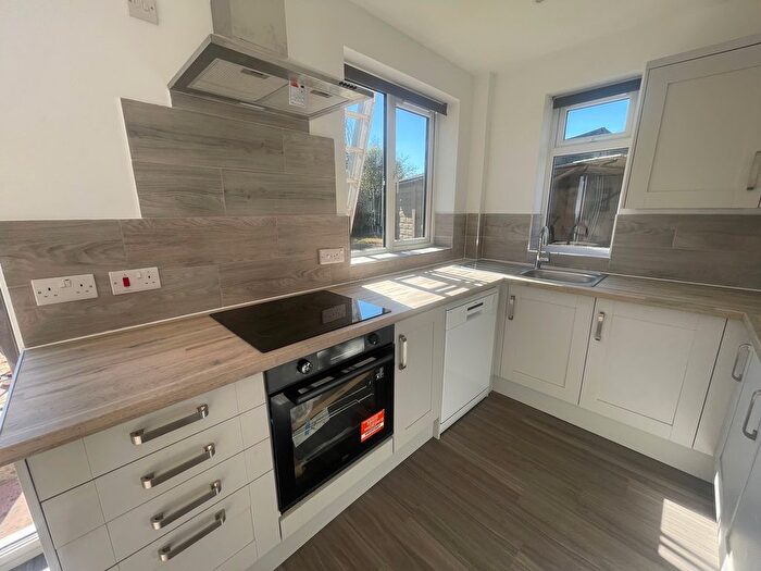 3 Bedroom Semi-Detached House To Rent In Putteridge Road, Luton, LU2