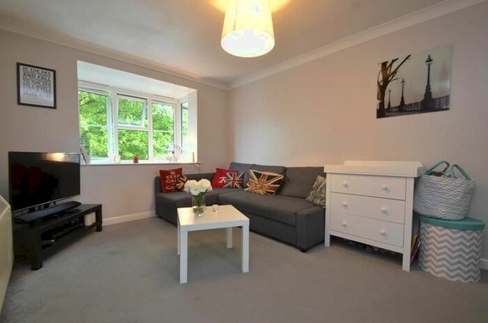 1 Bedroom Flat To Rent In Great Central Avenue, Ruislip, Middlesex, HA4