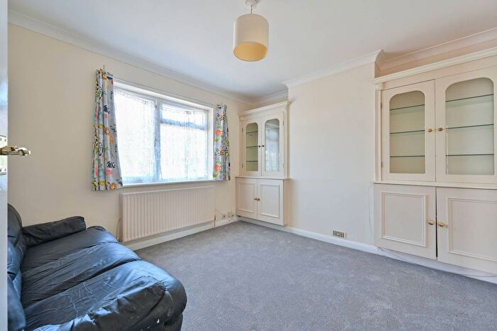1 Bedroom Maisonette To Rent In Carr Road, Northolt, Northolt, UB5