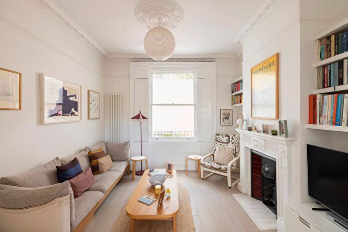 2 Bedroom Terraced House For Sale In Gayhurst Road, Hackney, E8