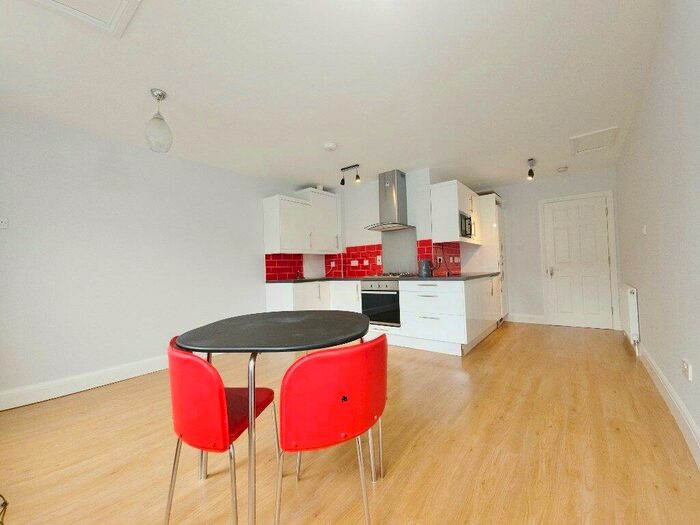 1 Bedroom Flat To Rent In Bishops Walk, Pinner, HA5