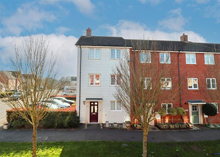 4 Bedroom Town House For Sale In Jubilee Drive, Church Crookham, Fleet, GU52