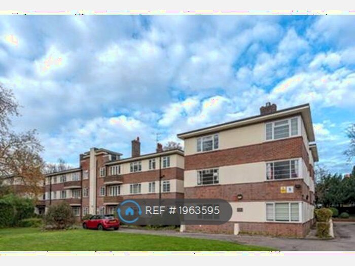 2 Bedroom Flat To Rent In Benhurst, London, SW16