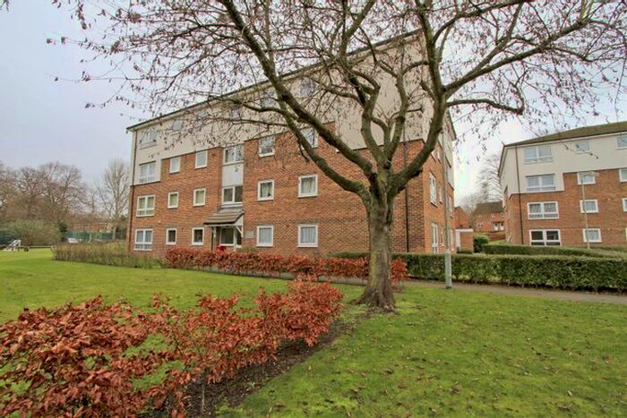 2 Bedroom Flat To Rent In Portal Close, Uxbridge, UB10