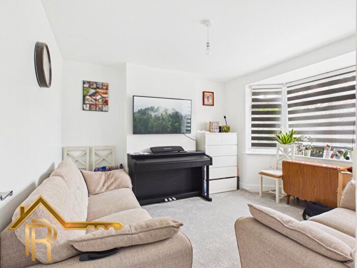 3 Bedroom Terraced House For Sale In Heaton Close, Romford, Essex, RM3