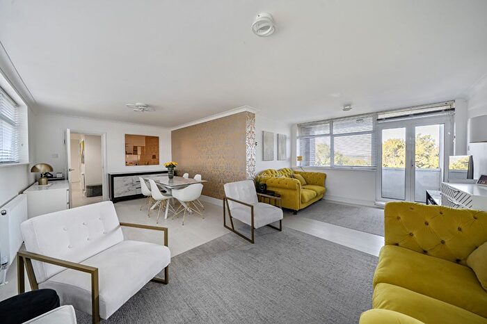 2 Bedroom Flat For Sale In The Knoll, Ealing, London, W13
