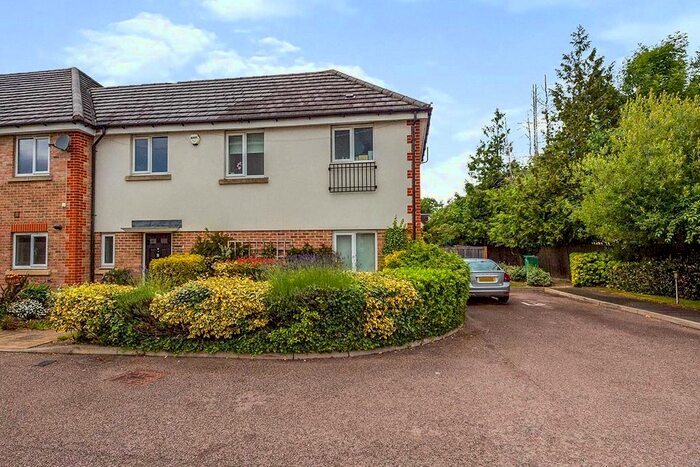 3 Bedroom End Of Terrace House To Rent In Summerleas Close, Hemel Hempstead, Hertfordshire, HP2