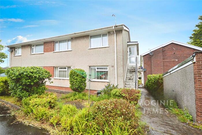 2 Bedroom Maisonette For Sale In Clos Hendre, Rhwibina, Cardiff, CF14