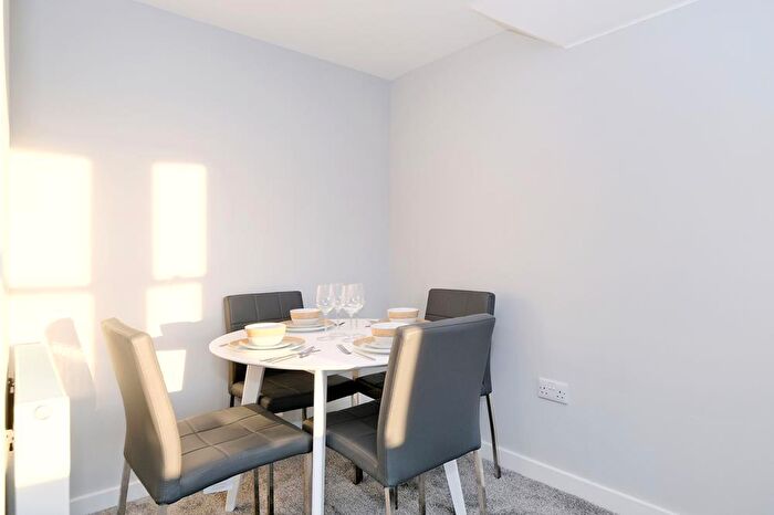 2 Bedroom Flat To Rent In Union Street, Top Floor, Aberdeen, AB11