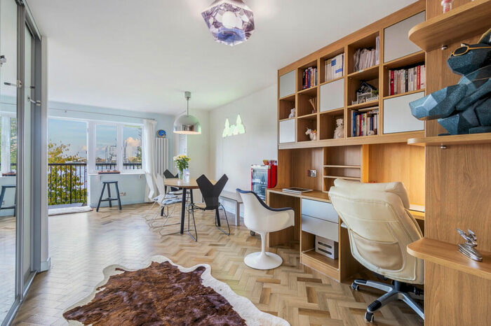 3 Bedroom Duplex To Rent In Van Gogh Court, Amsterdam Road, London, E14