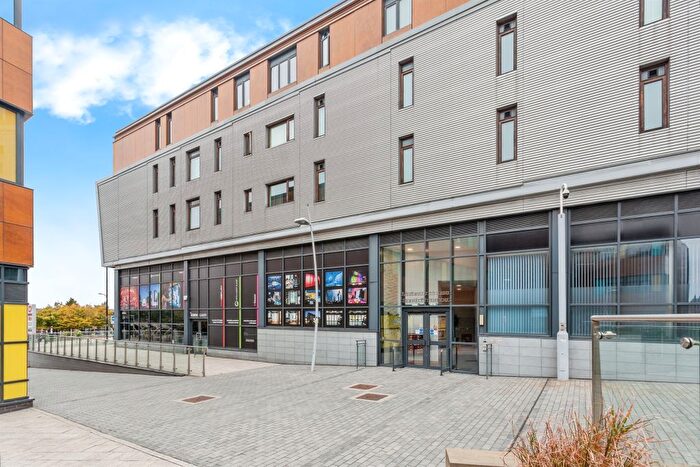 2 Bedroom Flat For Sale In Burgage Square, Wakefield, WF1
