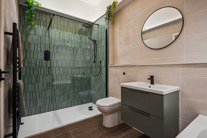 1 Bedroom Flat For Sale In Ingram Street, Merchant City, G1