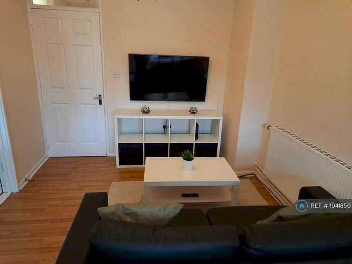 4 Bedroom End Of Terrace House To Rent In Cranmer Walk, Nottingham, NG3