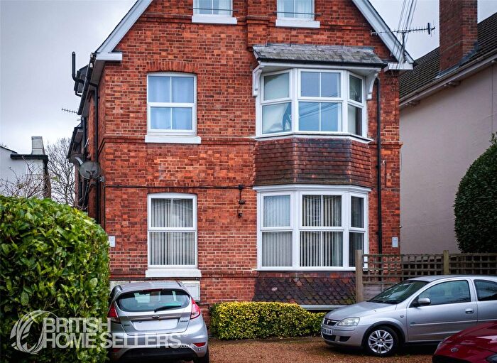 2 Bedroom Flat For Sale In Queens Road, Tunbridge Wells, Kent, TN4