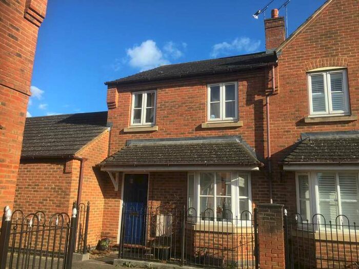 3 Bedroom House To Rent In Turnham Way, Fairford Leys, Aylesbury, Buckinghamshire., HP19