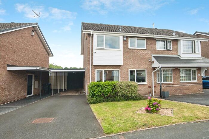 3 Bedroom Semi-Detached House For Sale In Amberley Green, Birmingham, B43