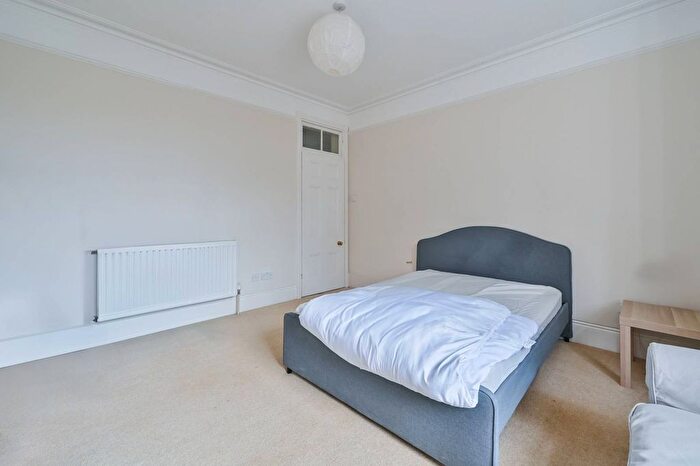 3 Bedroom Flat To Rent In West Kensington, West Kensington, London, W14