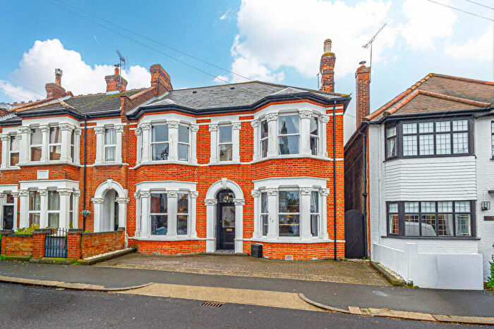 4 Bedroom Semi Detached House For Sale In Station Road, Leigh-on-sea, SS9