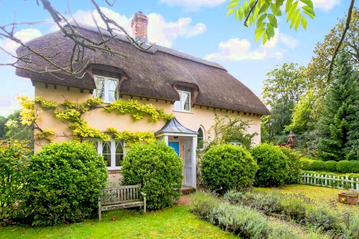 3 Bedroom Cottage To Rent In Stoke Charity Winchester, SO21