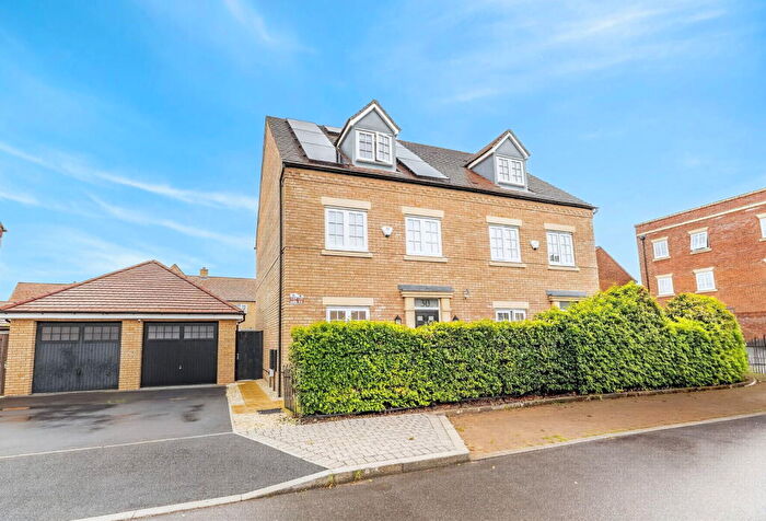 3 Bedroom Semi Detached House For Sale In Oatlands Drive, Wixams, MK45
