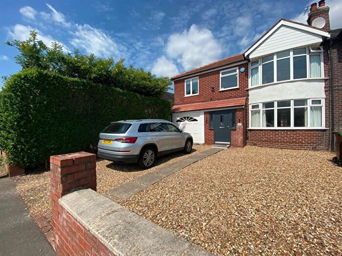 4 Bedroom Semi-Detached House To Rent In Hardy Lane, Chorlton, M21