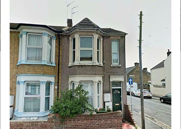 2 Bedroom Flat To Rent In Alexandra Rd, Sheerness, Kent, ME12