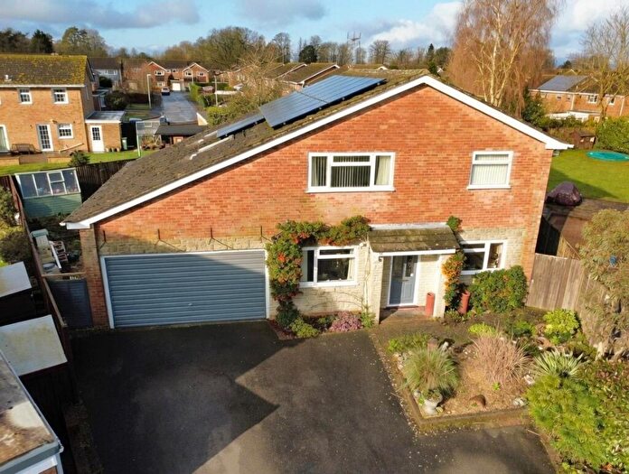 5 Bedroom Detached House For Sale In Cheviot Close, Newbury, RG14