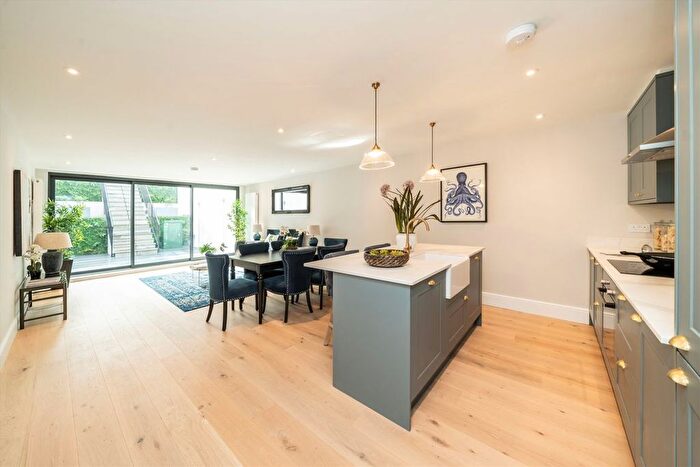 3 Bedroom Flat For Sale In Earlsfield Road, Earlsfield, SW18