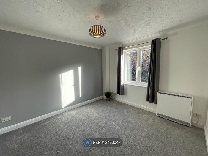 1 Bedroom Flat To Rent In Greys Court, Reading, RG1