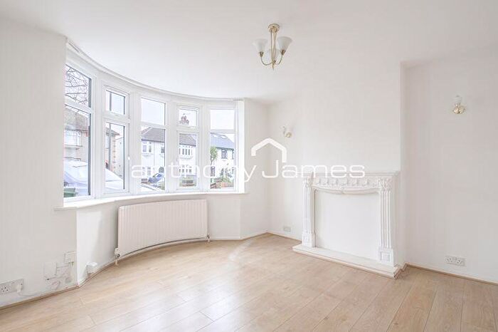 4 Bedroom Semi-Detached House To Rent In Preston Drive, Bexleyheath, DA7