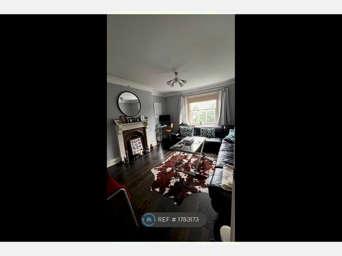 2 Bedroom Flat To Rent In Palace Road, East Molesey, KT8