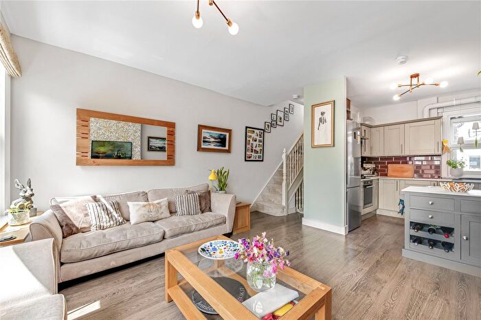 3 Bedroom Flat To Rent In Tynemouth Street, London, SW6