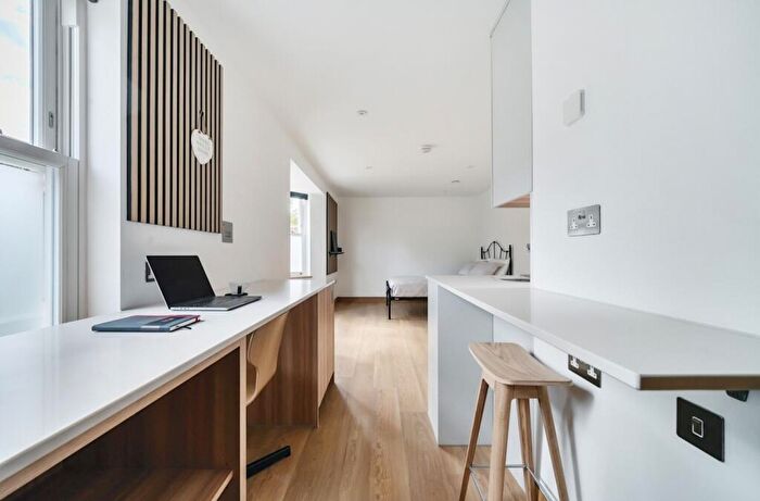 Studio To Rent In Victoria Road Siducp, DA15