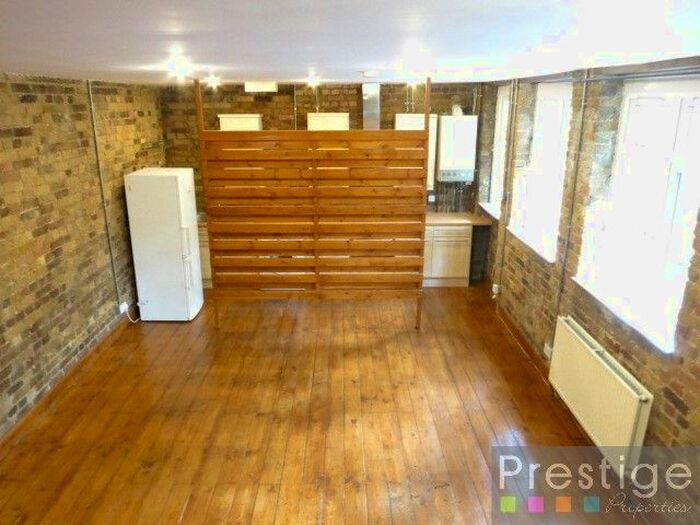 2 Bedroom Flat To Rent In Manor Parade, Manor Road, London, N16