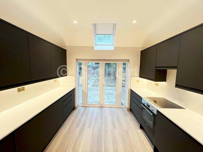3 Bedroom Apartment To Rent In Templars Avenue, London, NW11
