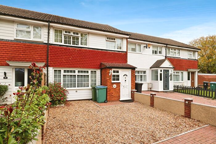 3 Bedroom Terraced House For Sale In Haines Way, Watford, WD25