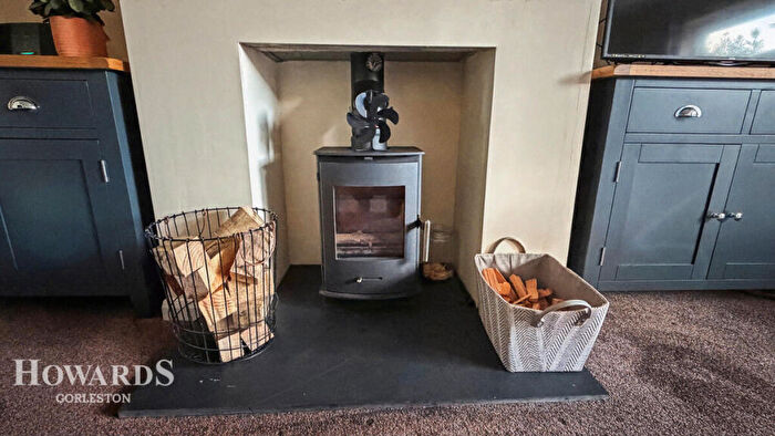 2 Bedroom Cottage For Sale In Sidegate Cottages, Hopton, NR31