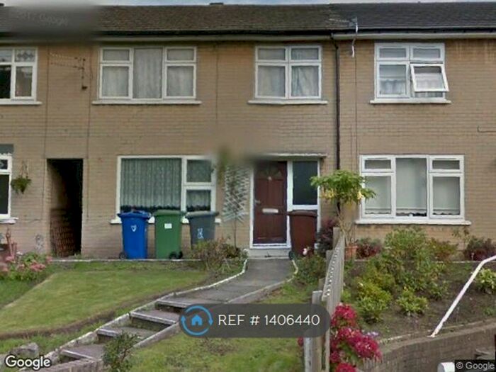 3 Bedroom Terraced House To Rent In Halliwell Road, Manchester, M25