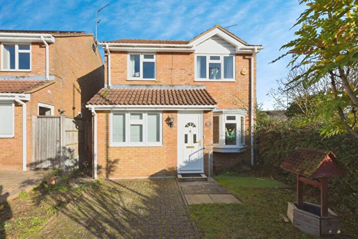 3 Bedroom Detached House For Sale In Foxes Close, Hertford, SG13