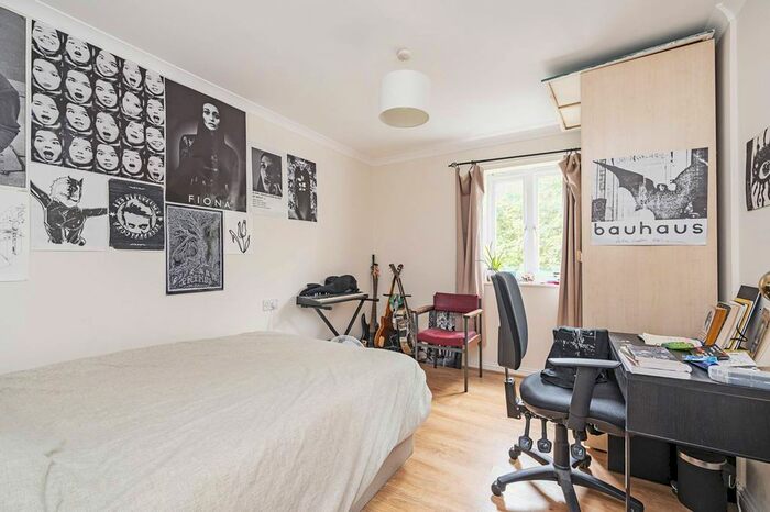 2 Bedroom Flat To Rent In Eastway, Hackney Wick, London, E9