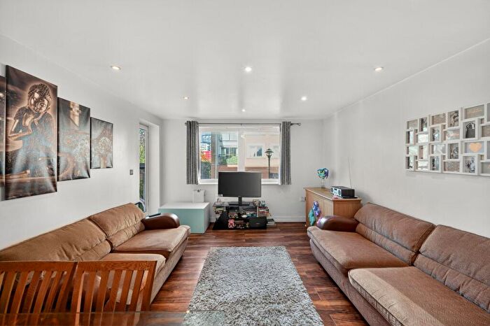 2 Bedroom Flat For Sale In Sail Court, Newport Avenue, E14