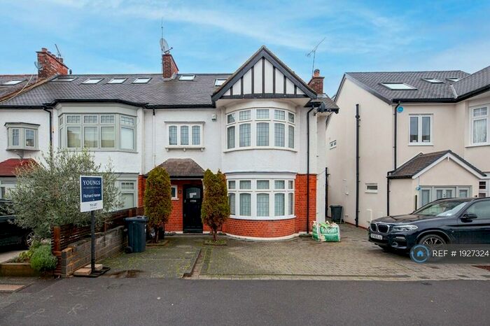 4 Bedroom Semi-Detached House To Rent In Warren Road, London, E11