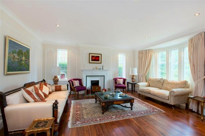 5 Bedroom Property To Rent In Greenhalgh Walk, Hampstead Garden Suburb, N2