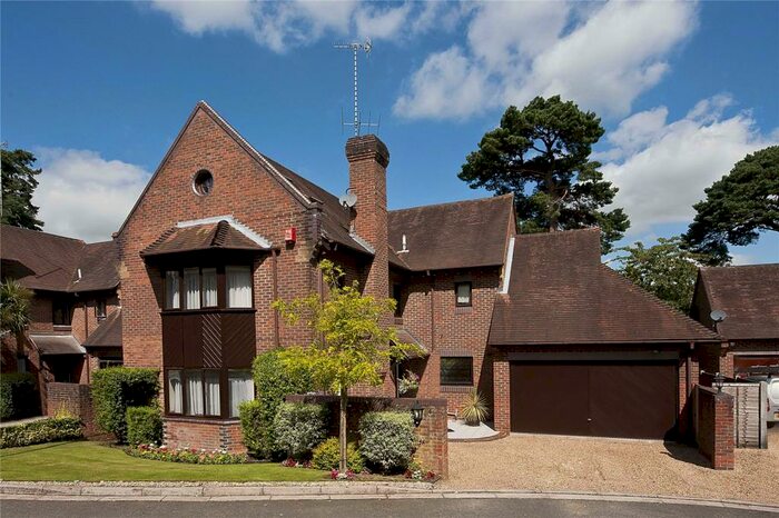 5 Bedroom Detached House To Rent In Walpole Park, Weybridge, Surrey, KT13