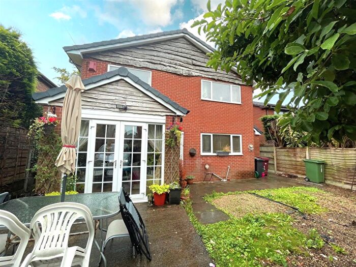 4 Bedroom Detached House For Sale In Matherbank, Westhoughton, Bolton, BL5