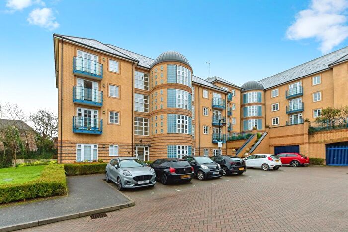 2 Bedroom Apartment For Sale In Newland Gardens, Hertford, SG13
