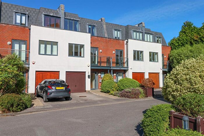 3 Bedroom Terraced House For Sale In Kings Gate, Horsham, RH12