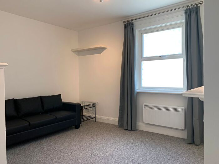 2 Bedroom Flat To Rent In Kenton Road, Kenton, Harrow, HA3