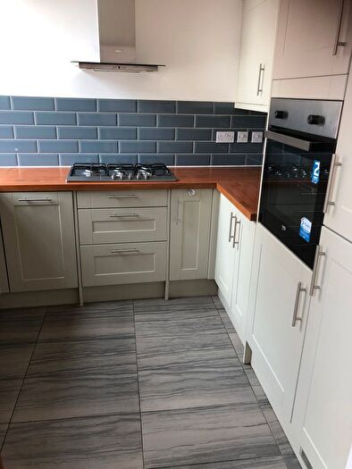 3 Bedroom Flat To Rent In Streatham High Road, London, SW16